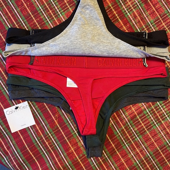 Brand New Calvin Klein Set of 5 Cotton Thongs Underwear Solid Christmas - Picture 15 of 16